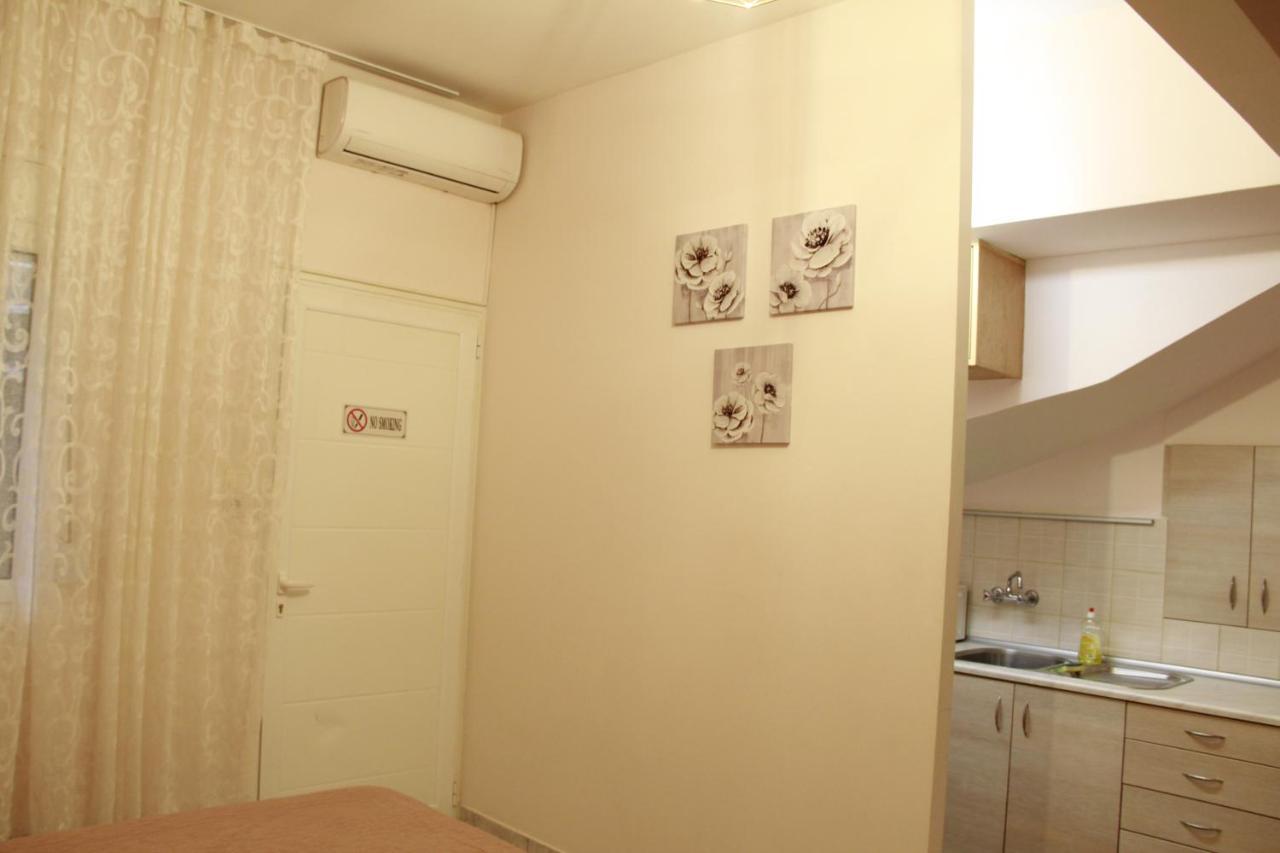 Apartment Eirina Aten Exteriör bild