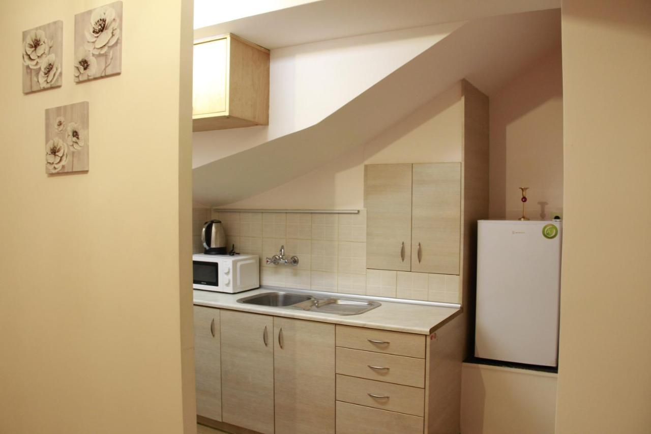 Apartment Eirina Aten Exteriör bild
