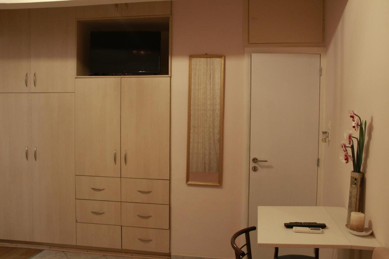 Apartment Eirina Aten Exteriör bild