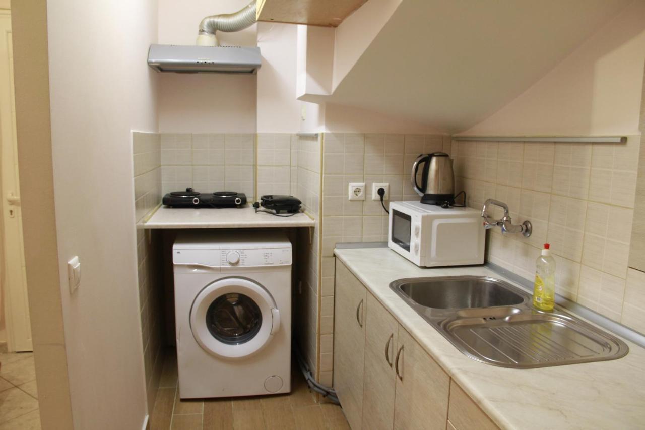 Apartment Eirina Aten Exteriör bild
